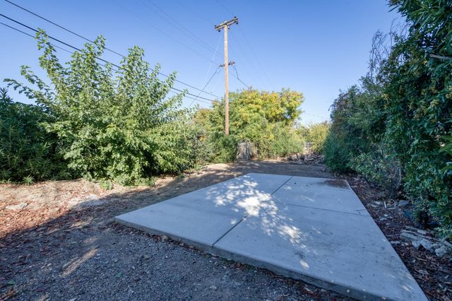 833 S Stanford Avenue, Fresno, CA 93727