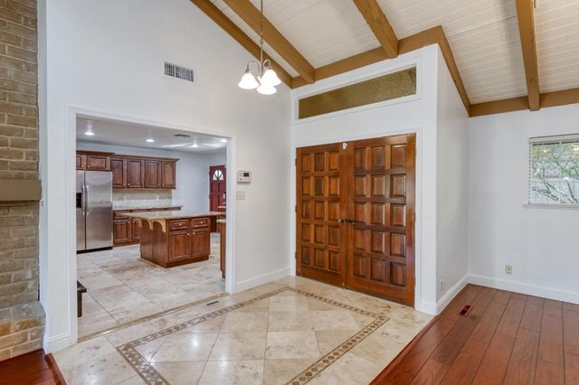 833 S Stanford Avenue, Fresno, CA 93727