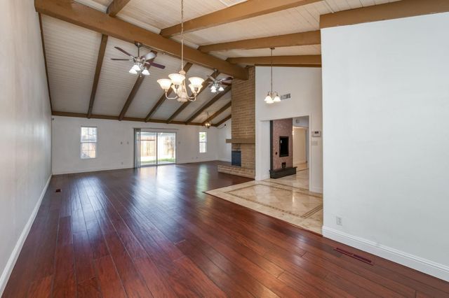 833 S Stanford Avenue, Fresno, CA 93727