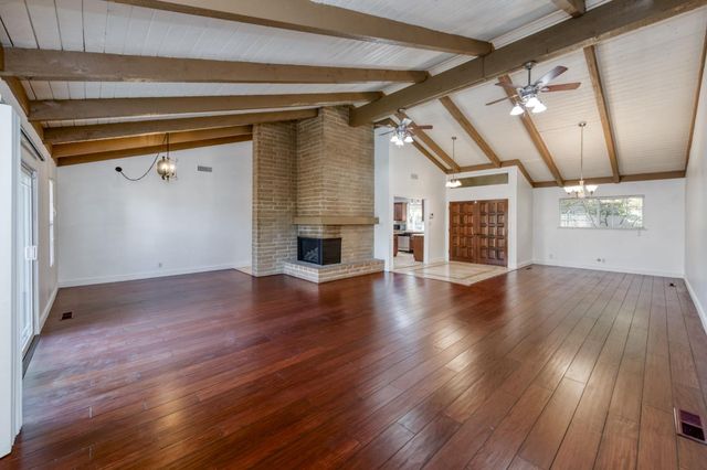 833 S Stanford Avenue, Fresno, CA 93727