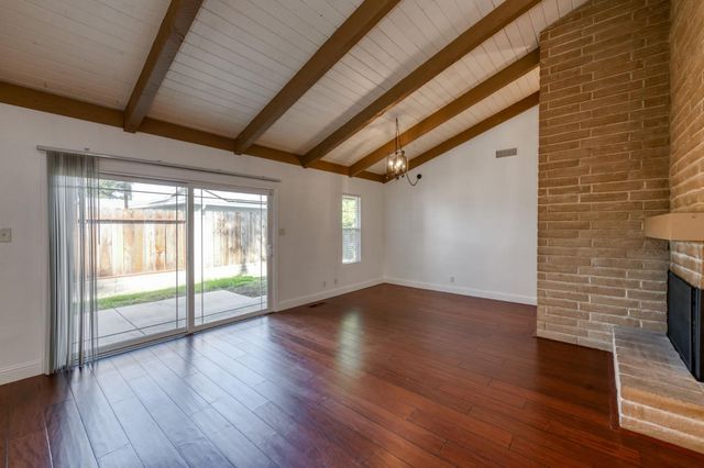 833 S Stanford Avenue, Fresno, CA 93727