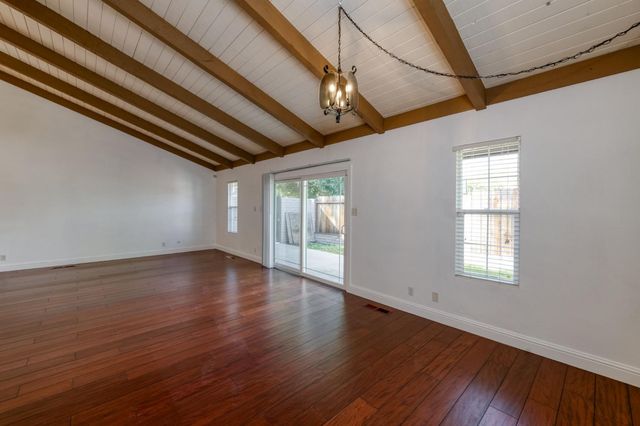 833 S Stanford Avenue, Fresno, CA 93727