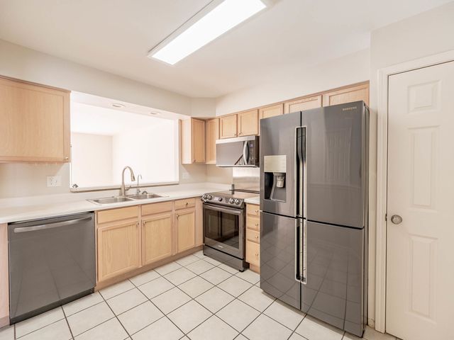 369 Lakeview Circle, Bolingbrook, IL 60440