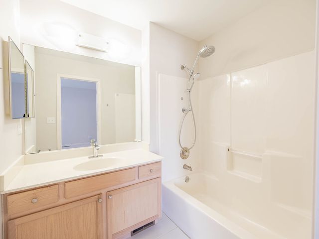 369 Lakeview Circle, Bolingbrook, IL 60440