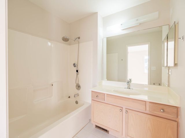 369 Lakeview Circle, Bolingbrook, IL 60440