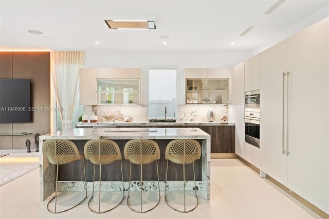 10561 NW 67th Ter, Doral, FL 33178