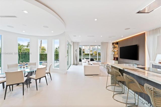 10561 NW 67th Ter, Doral, FL 33178