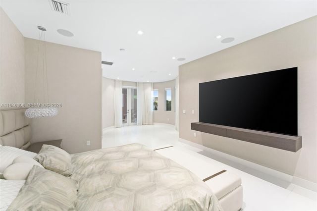 10561 NW 67th Ter, Doral, FL 33178