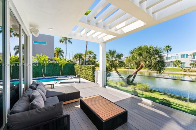 10561 NW 67th Ter, Doral, FL 33178