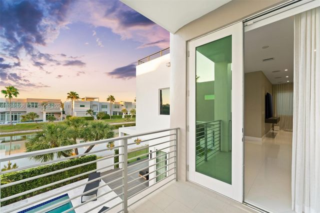 10561 NW 67th Ter, Doral, FL 33178