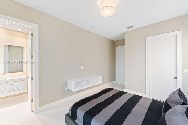 10561 NW 67th Ter, Doral, FL 33178