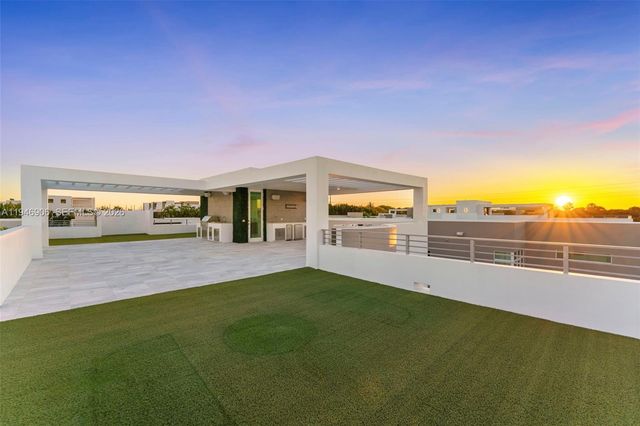 10561 NW 67th Ter, Doral, FL 33178