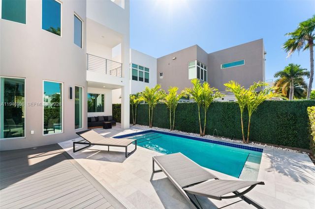 10561 NW 67th Ter, Doral, FL 33178