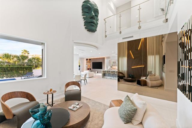 10561 NW 67th Ter, Doral, FL 33178