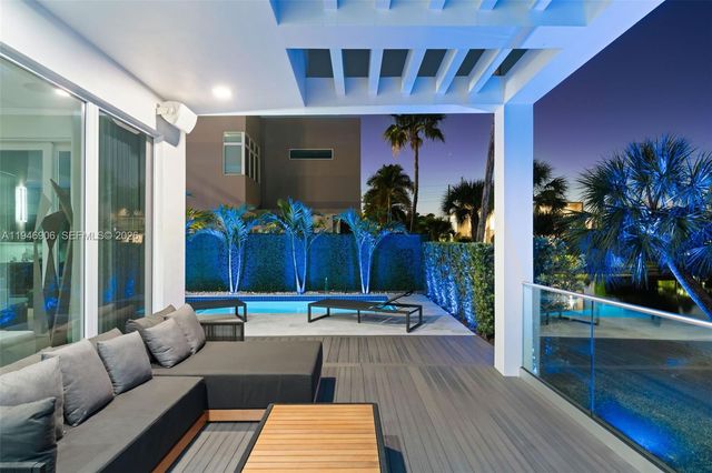 10561 NW 67th Ter, Doral, FL 33178