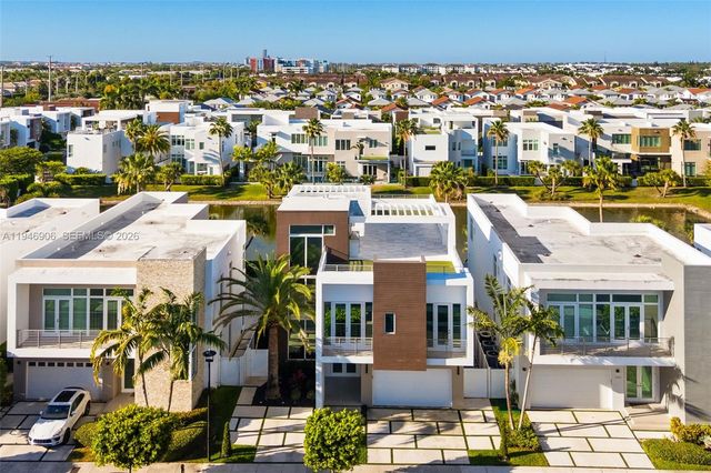 10561 NW 67th Ter, Doral, FL 33178