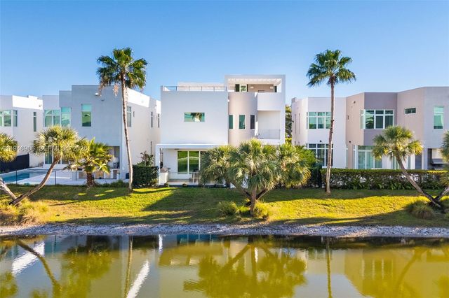 10561 NW 67th Ter, Doral, FL 33178