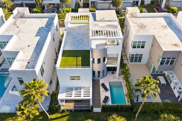 10561 NW 67th Ter, Doral, FL 33178