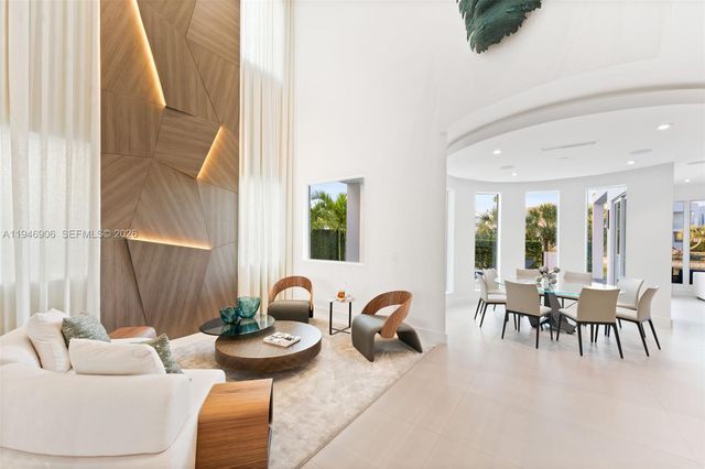 10561 NW 67th Ter, Doral, FL 33178