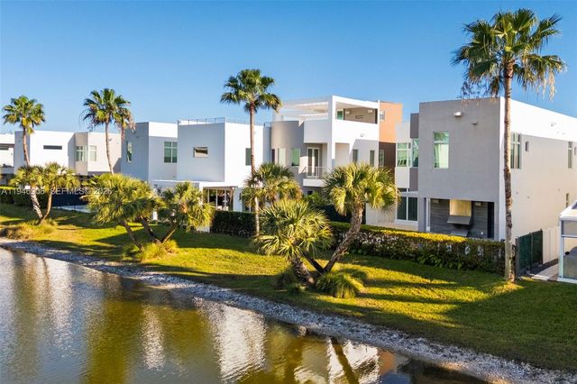 10561 NW 67th Ter, Doral, FL 33178