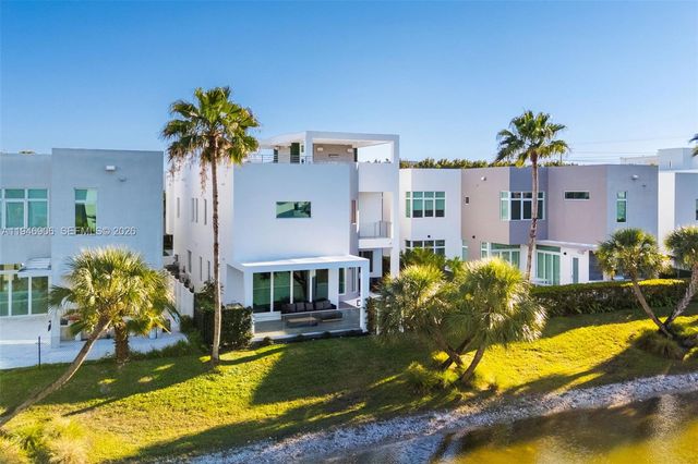 10561 NW 67th Ter, Doral, FL 33178