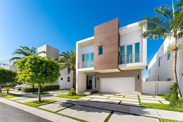 10561 NW 67th Ter, Doral, FL 33178