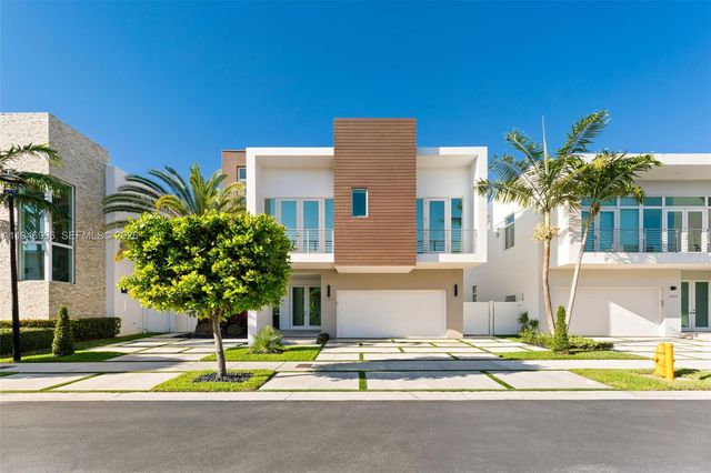 10561 NW 67th Ter, Doral, FL 33178