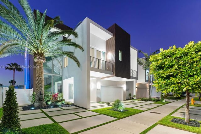 10561 NW 67th Ter, Doral, FL 33178