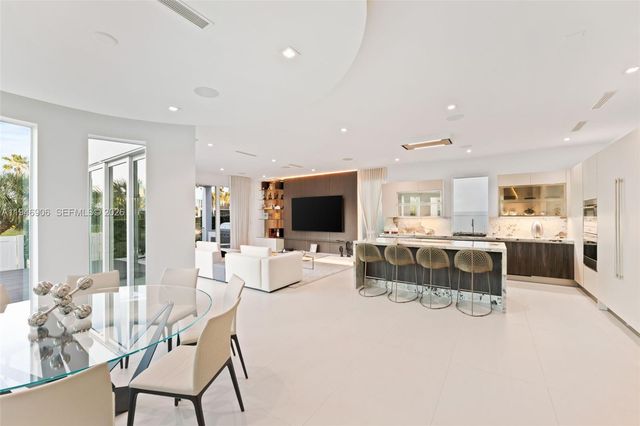 10561 NW 67th Ter, Doral, FL 33178