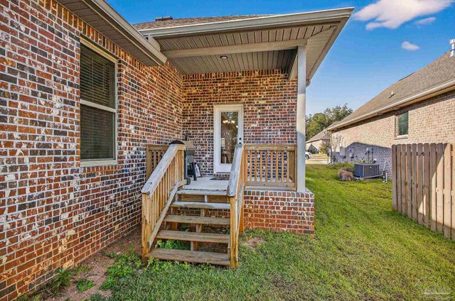 3223 Mountain Laurel Tr, Cantonment, FL 32533