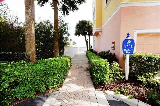 123 Harbors Way, Boynton Beach, FL 33435