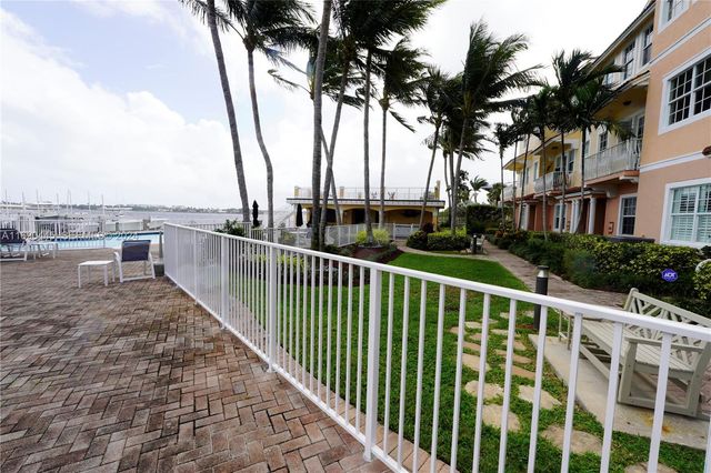 123 Harbors Way, Boynton Beach, FL 33435