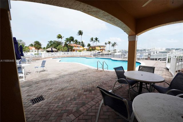 123 Harbors Way, Boynton Beach, FL 33435