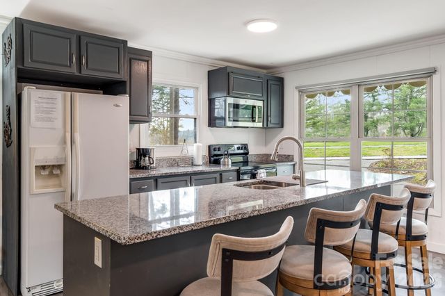 2203 Swiss Pine Lake Drive, Spruce Pine, NC 28777