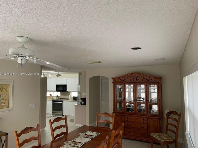 1095 Weeping Willow Way, Hollywood, FL 33019