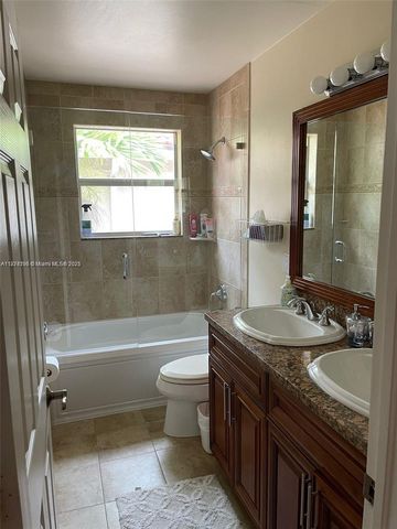 1095 Weeping Willow Way, Hollywood, FL 33019