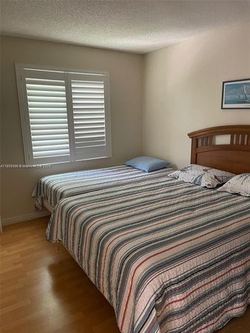 1095 Weeping Willow Way, Hollywood, FL 33019