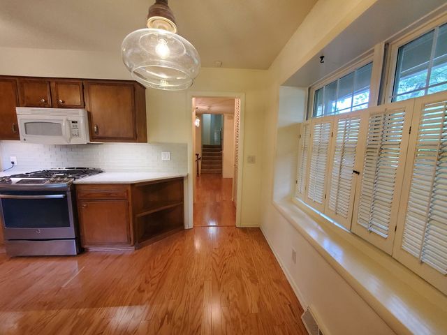 103 N Lark Lane, Carbondale, IL 62901