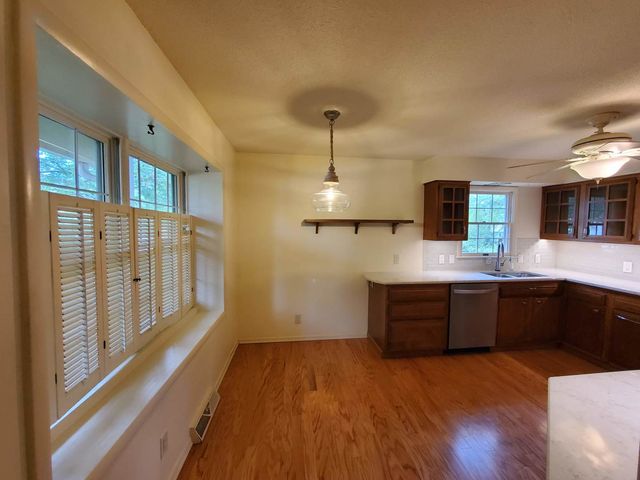 103 N Lark Lane, Carbondale, IL 62901