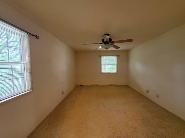 103 N Lark Lane, Carbondale, IL 62901