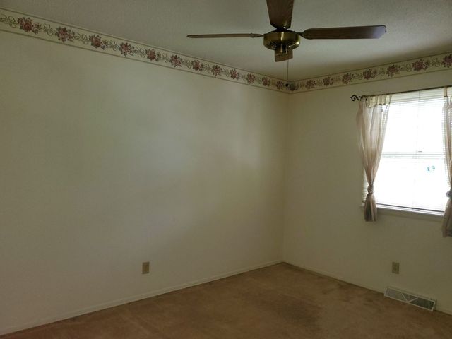 103 N Lark Lane, Carbondale, IL 62901