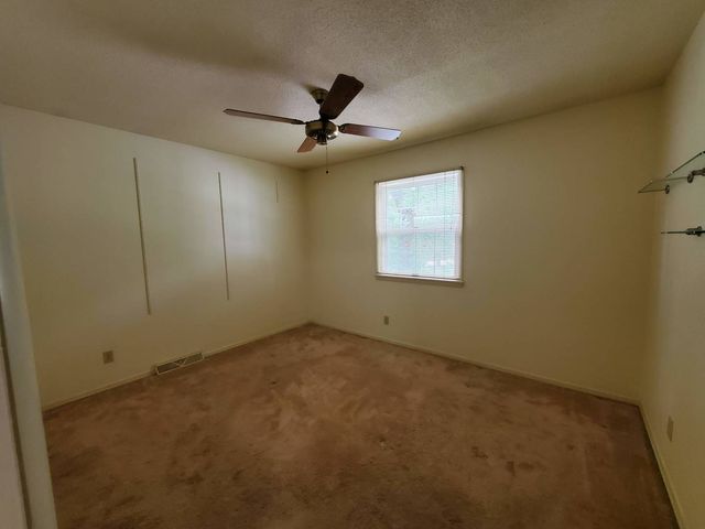 103 N Lark Lane, Carbondale, IL 62901