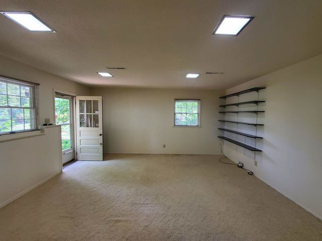 103 N Lark Lane, Carbondale, IL 62901