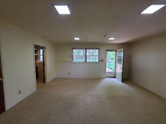 103 N Lark Lane, Carbondale, IL 62901