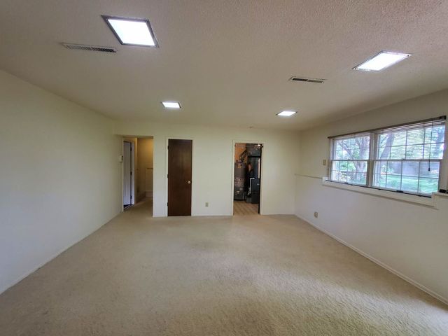 103 N Lark Lane, Carbondale, IL 62901