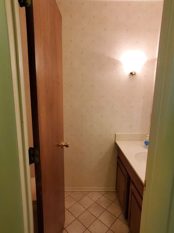 103 N Lark Lane, Carbondale, IL 62901