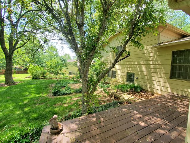 103 N Lark Lane, Carbondale, IL 62901