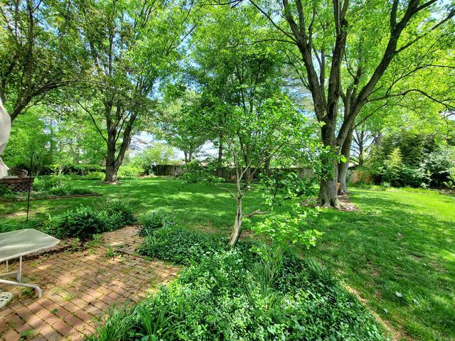 103 N Lark Lane, Carbondale, IL 62901