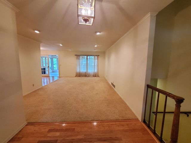 103 N Lark Lane, Carbondale, IL 62901