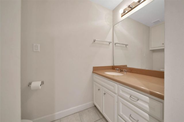 650 Westcross Street 78, Houston, TX 77018